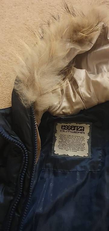 Jacken & Mäntel: Bella giacca blu scuro per bambina 5-6 anni – Gebraucht aus Balerna von cri_7ghl 1