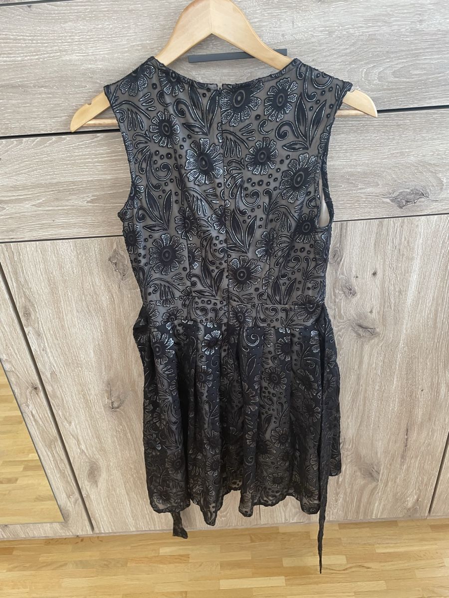 Vestiti: Yumi Kleid, Gr. 38, schwarz, mit Blumenmuster – Usato da Oberwil BL venduto da Petermib 2