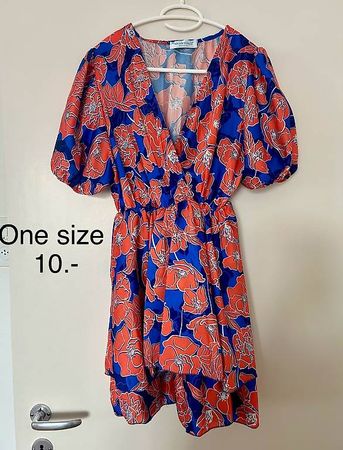 Kleid Damen onesize wie neu