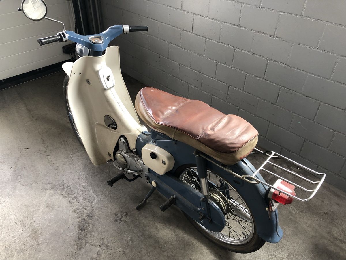 Honda Scooters: Honda C102 ab 1.- – Defekt aus Tschugg von  7