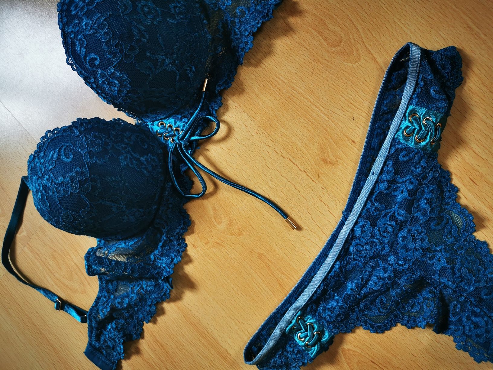 Altra biancheria intima: Dunkelblaues Dessous-Set mit Spitze, Grösse 75C/M – Nuovo (secondo la descrizione) da Balsthal venduto da Leila_Luna 1