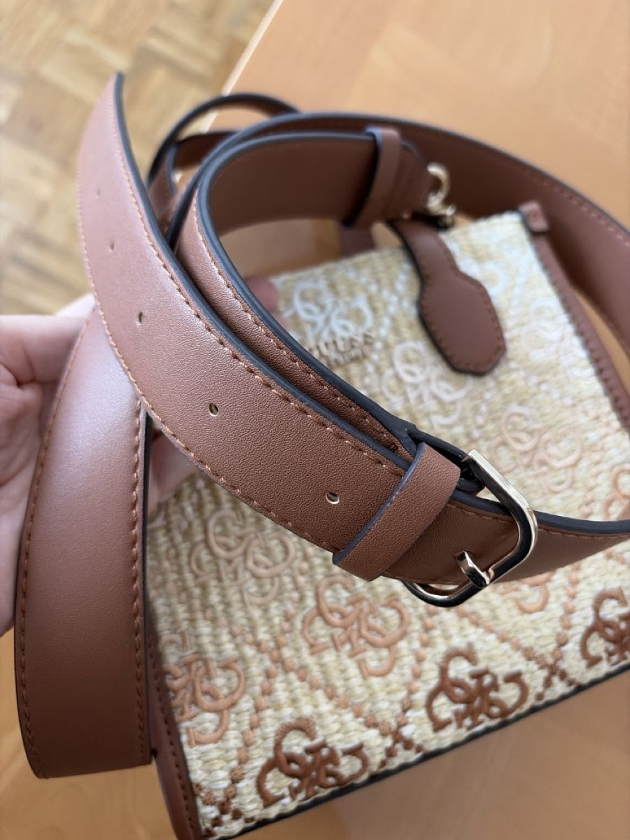 Taschen für Damen: Guess  – Neu (gemäss Beschreibung) aus Geroldswil von J_10 5