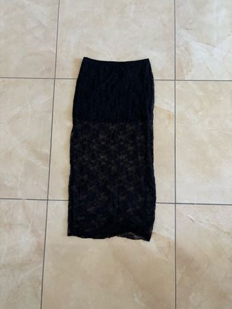 Jupe longue en dentelle noire