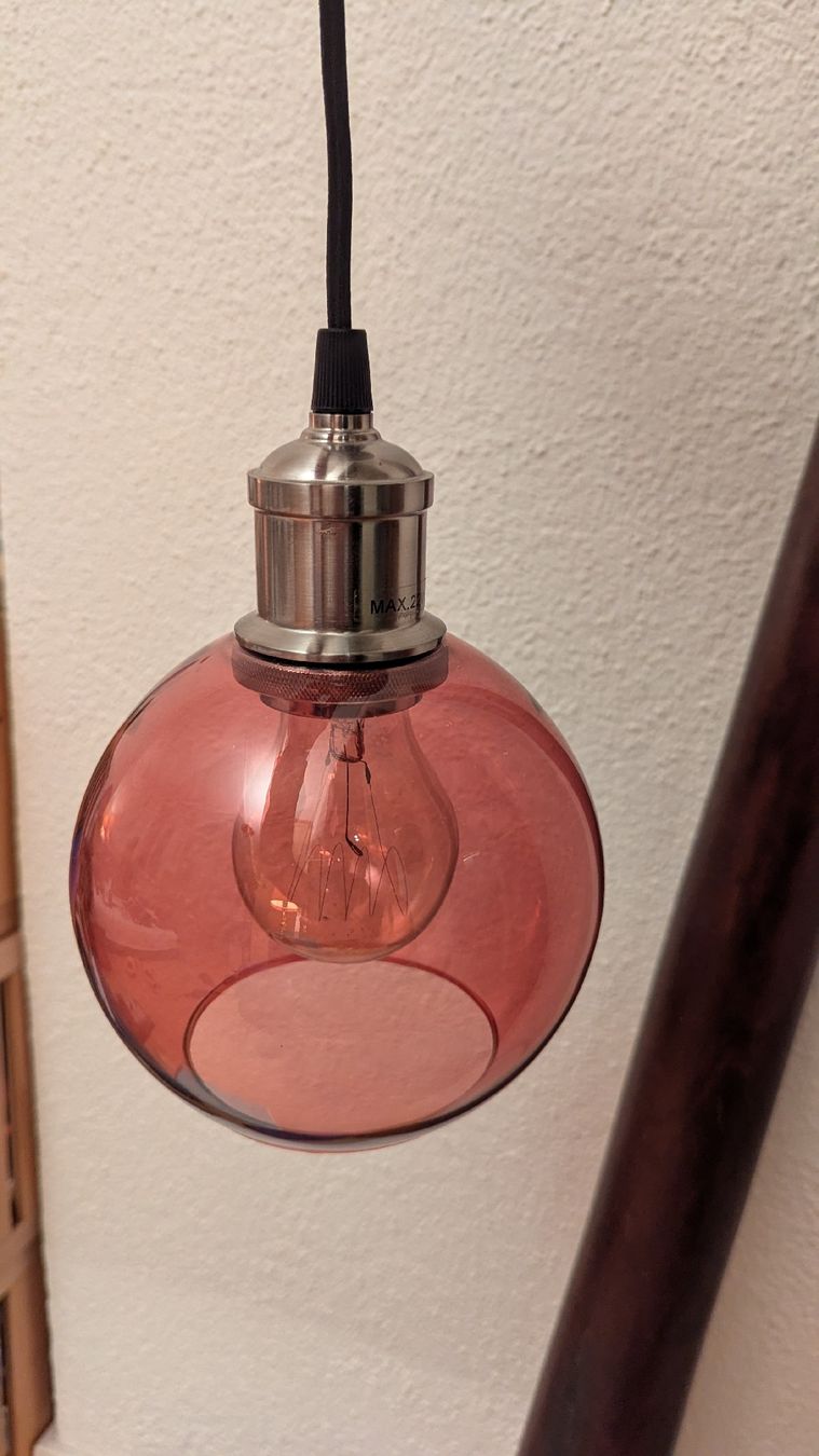 Lampadari & plafoniere: Moderne Hängelampe mit rotem Glasschirm – Usato da Winterthur venduto da valyval 1