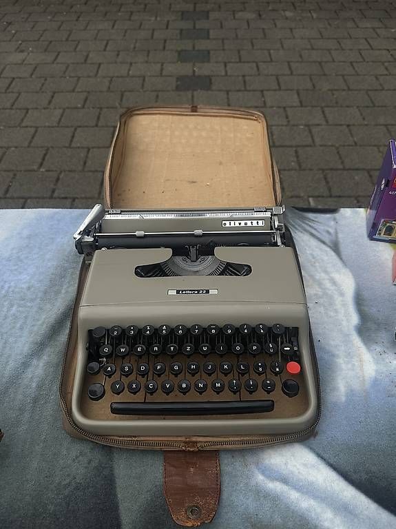 Schreibmaschinen: Olivetti Lettera 22 – Gebraucht aus Allschwil von adr_nh68 1