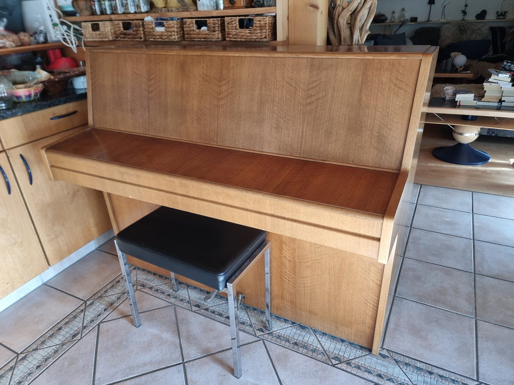 Musikinstrumente: Klavier (Sabel) – Gebraucht aus Schaffhausen von Eibenholz 1