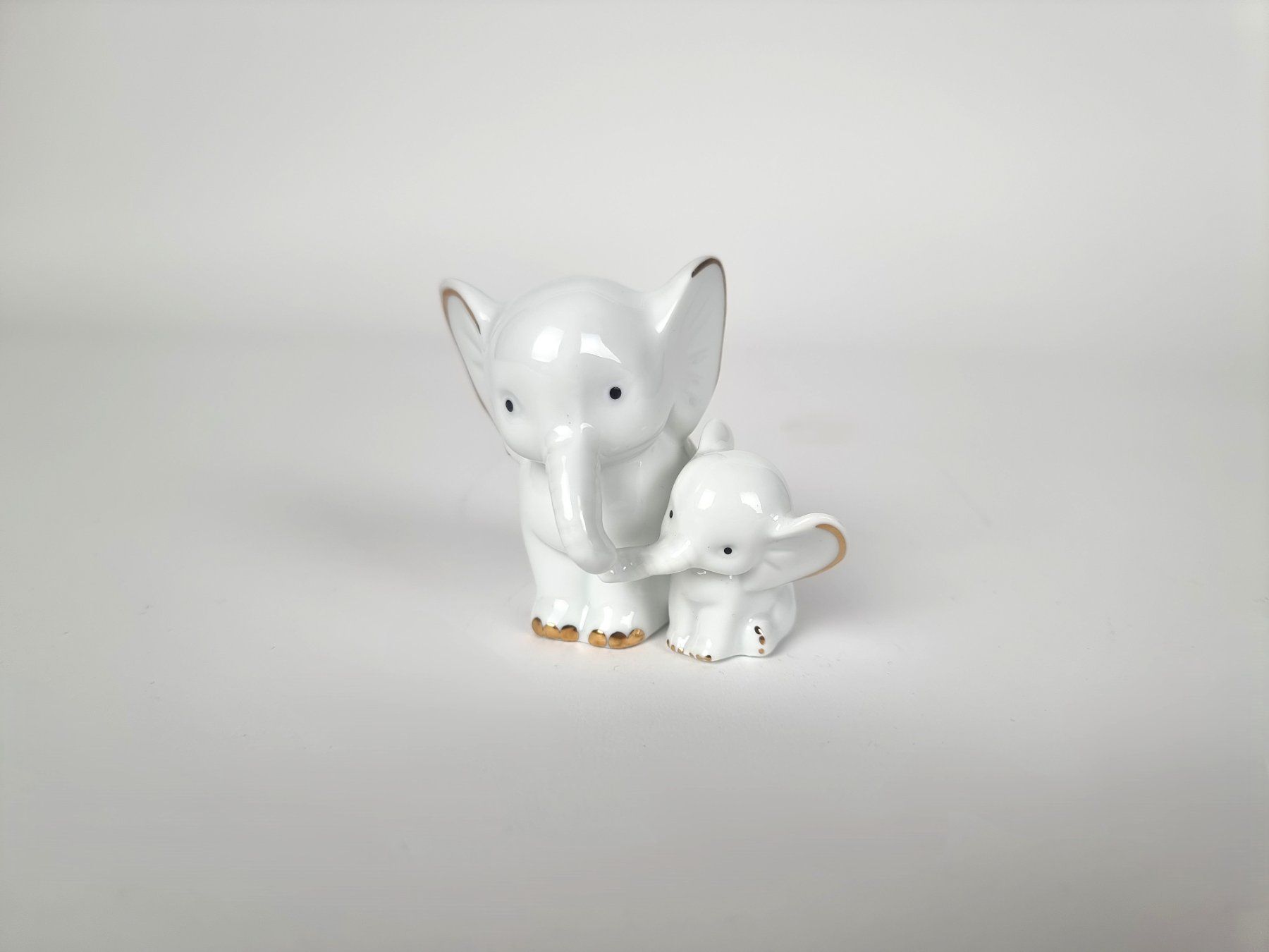 Statuette: Porzellan Elefant – Usato da Urtenen-Schönbühl venduto da Restwert_Schoenbuehl