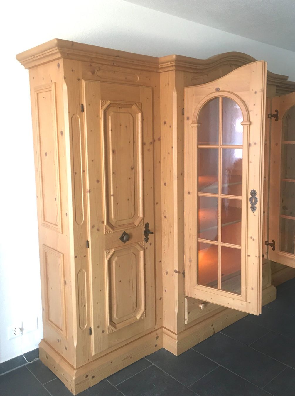 Voglauer Armadi: Wohnzimmer-Schrank mit Innenbeleuchtung - Voglauer – Usato da Rafz venduto da Flabadip 8