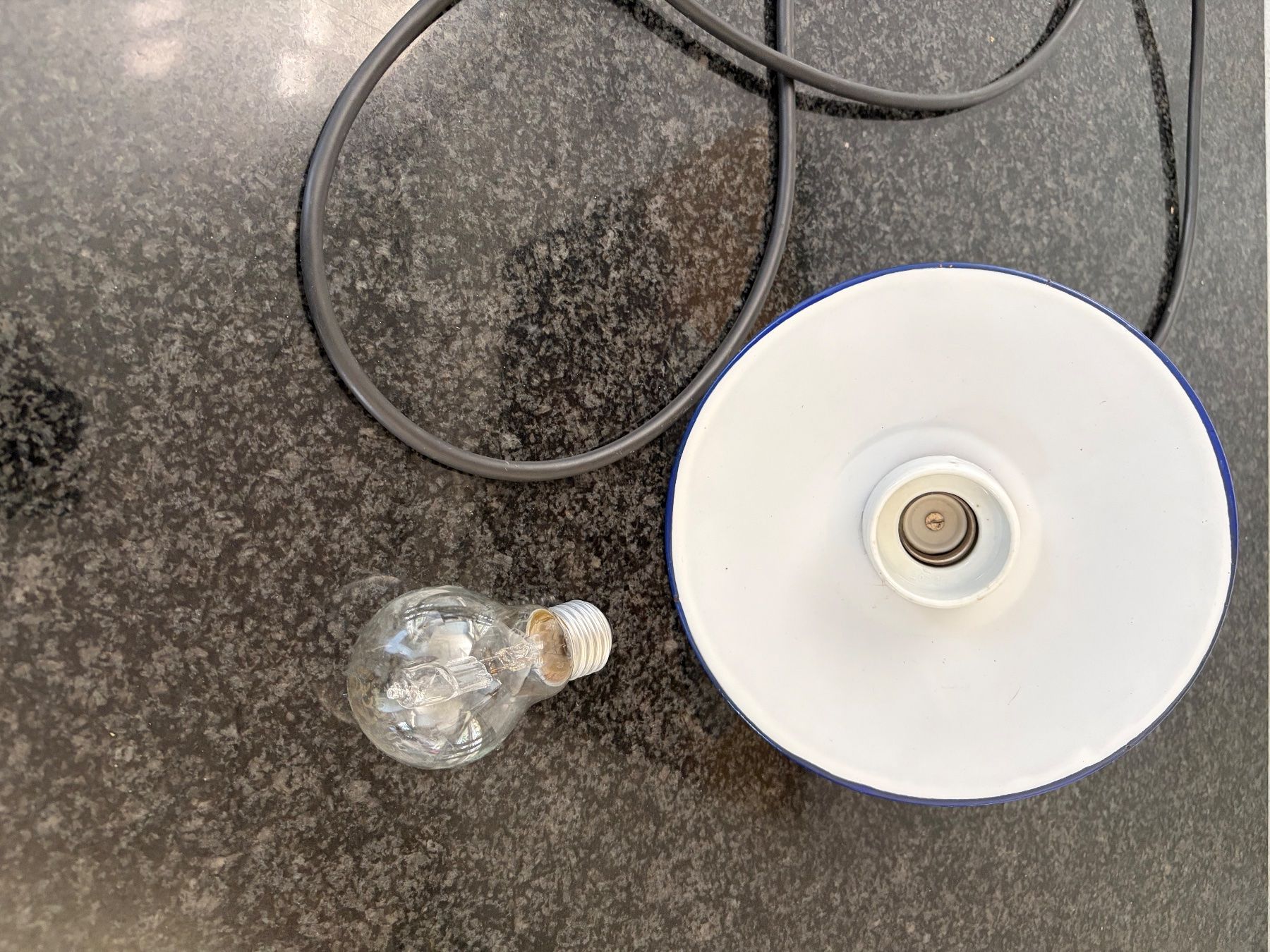 Lampade: Antike Emaillampe – Usato da winterthur venduto da Grami1 3