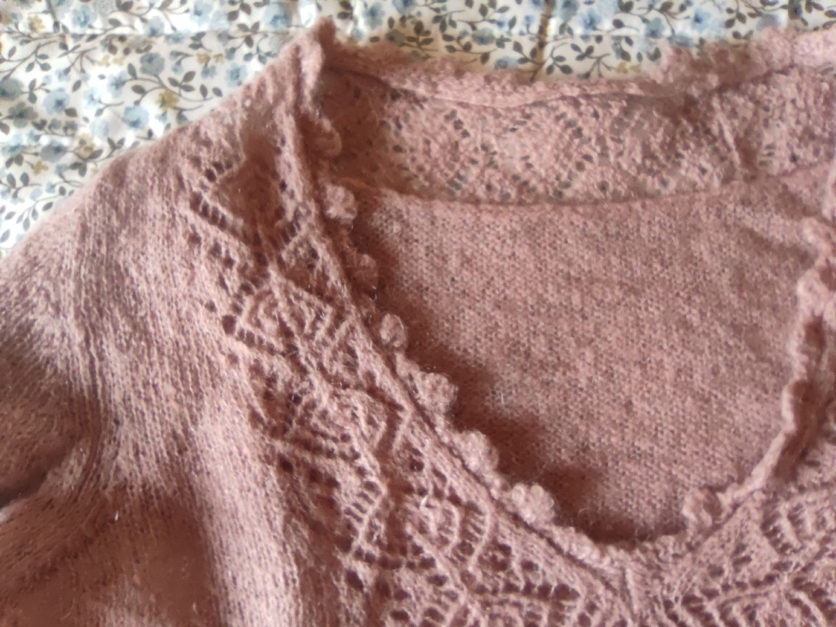 Maglioni & Felpe: Wunderschöner feiner Woll-Strickpullover, altrosa, Gr. XS – Usato da Grünen venduto da Coia 1