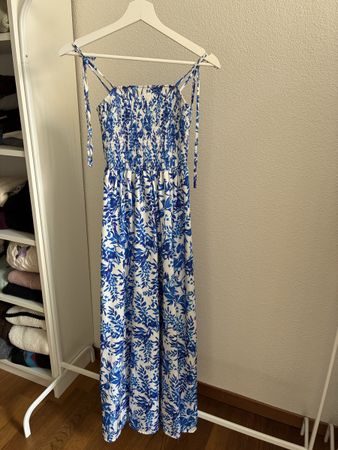 Robe longue à fleurs bleu et blanc bretelles bon état
