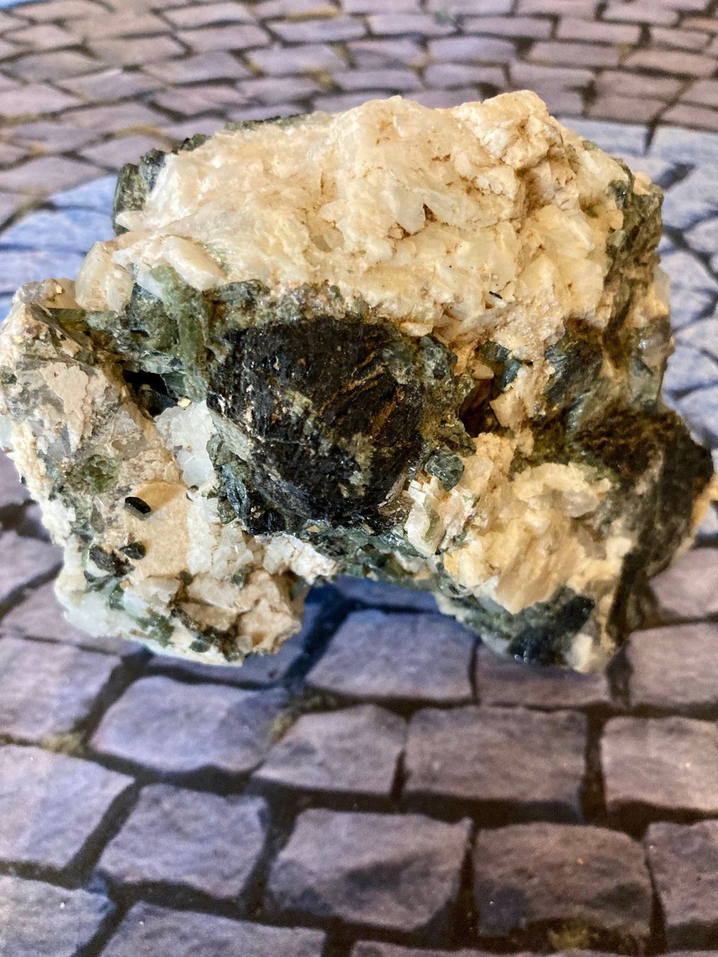 Minerali & Pietre curative: Turmalin /Albit – Nuovo (secondo la descrizione) da Biberist venduto da Steine 2