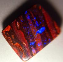 Excellenter Australian Koroit Opal mit Loch für Kordel