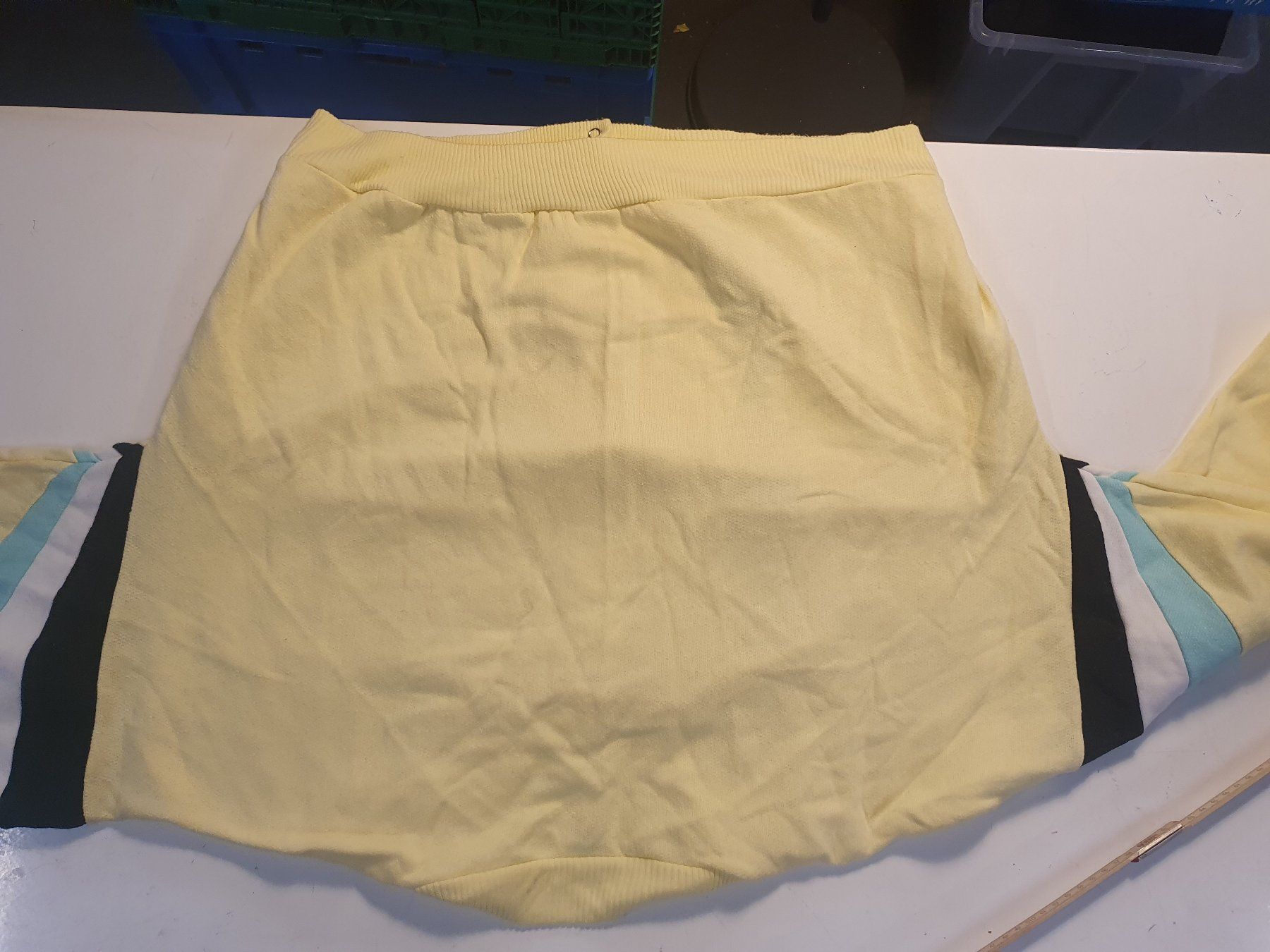 Maglioni & Felpe: Pony Freizeitpullover gelb grösse XXL – Usato da Zürich venduto da loosebone 9