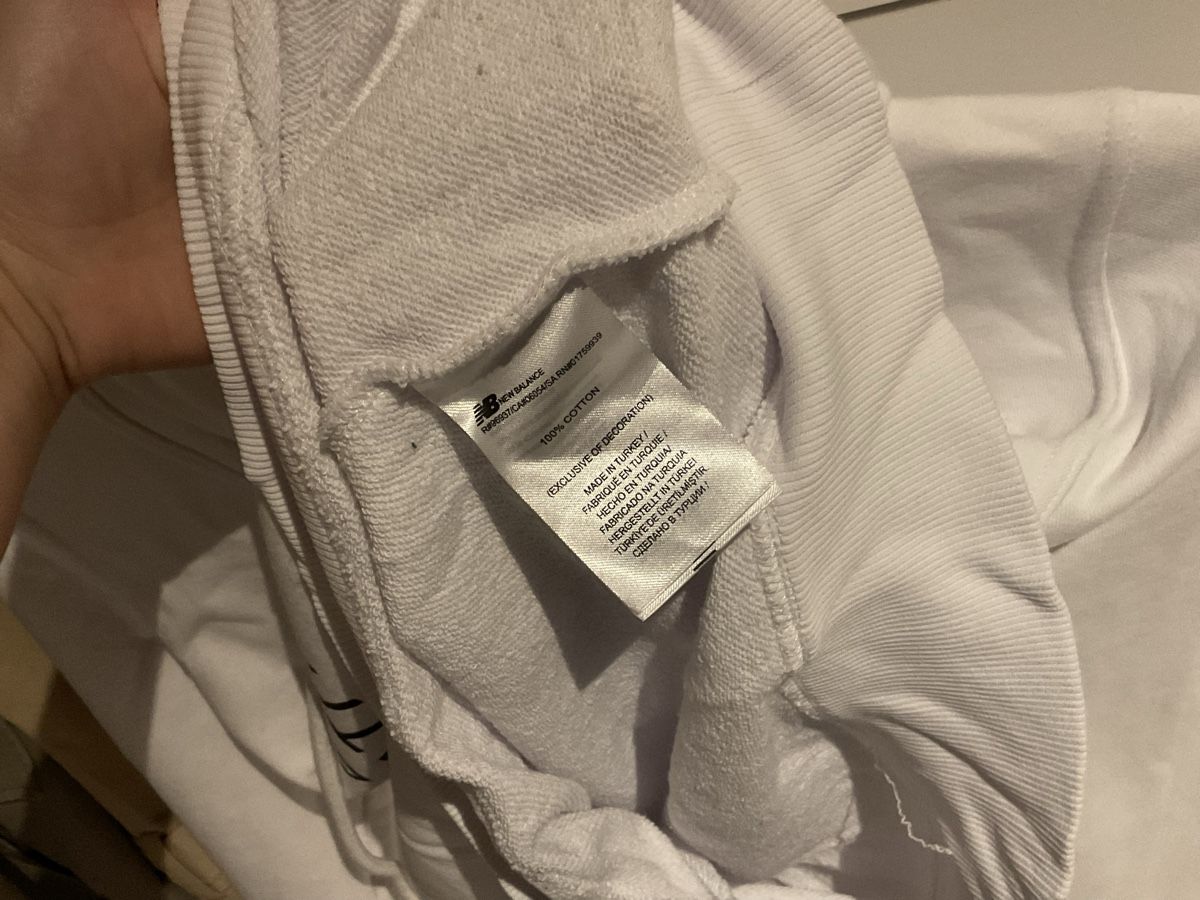 New Balance Jacken: New Balance Hoodie white size M – Gebraucht aus Hinwil von isa_5thg 3