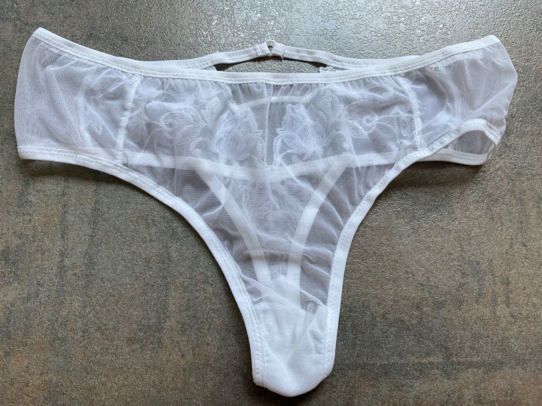 Autres dessous: String Damen Farbe weiss Größe M – D'occasion à Basel par elster1986