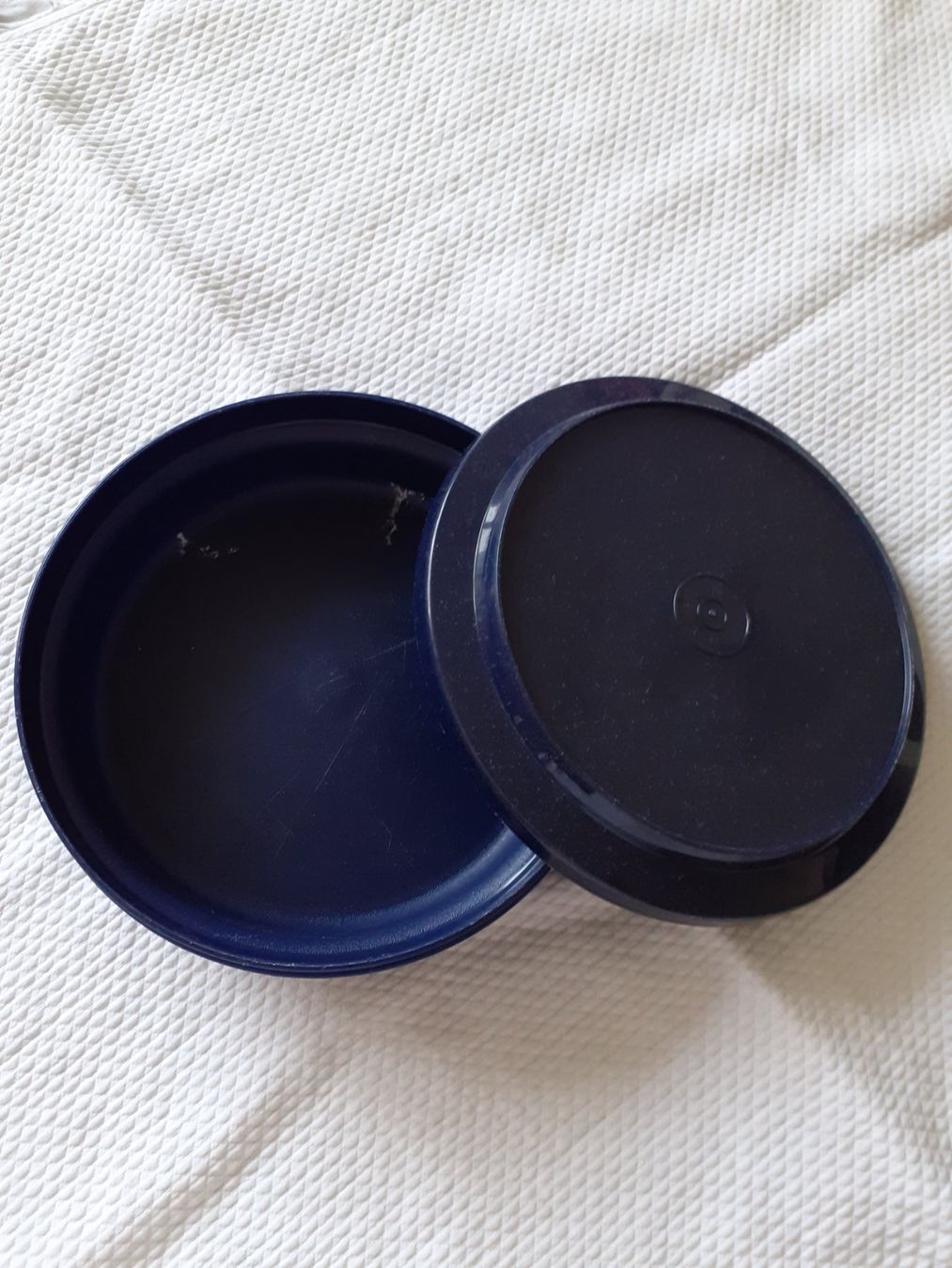 Tupperware Behälter & Ähnliches: Tupperware Schale blau gebraucht mit Deckel – Gebraucht aus Yverdon von DerStorchUndDieBiene