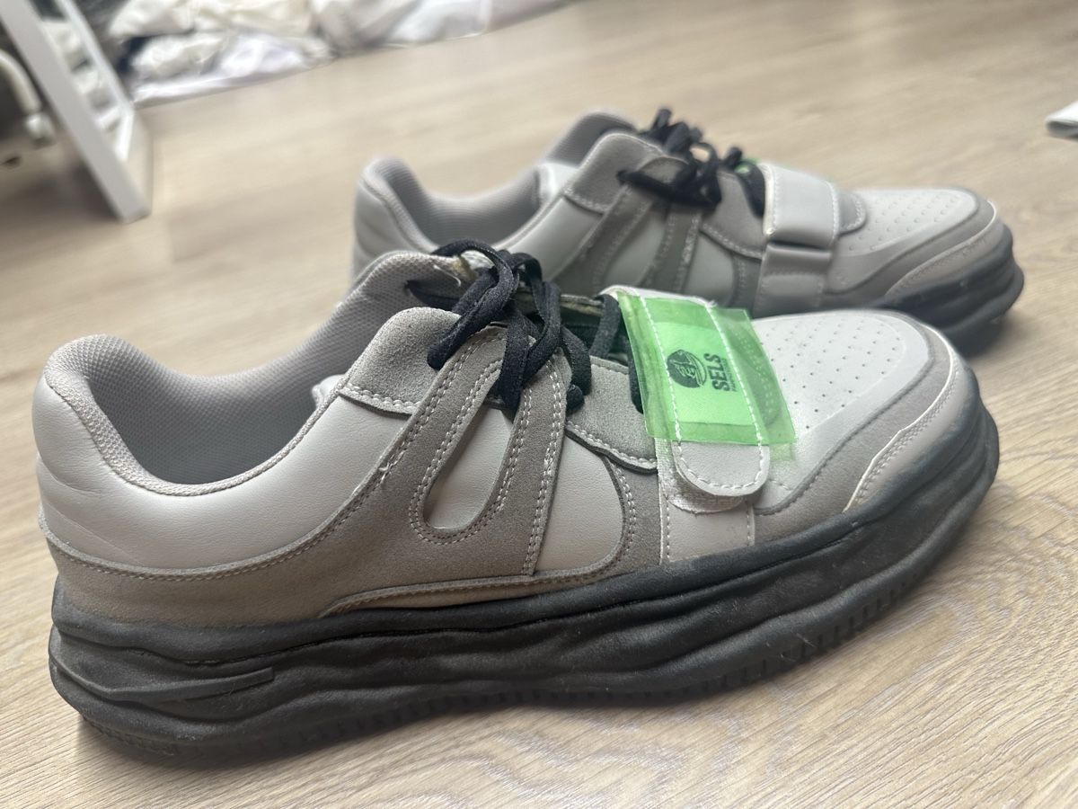 Chaussures hommes: Grey Sneakers new  – Neuf (Voir description) à St-Imier par Baptthegreat
