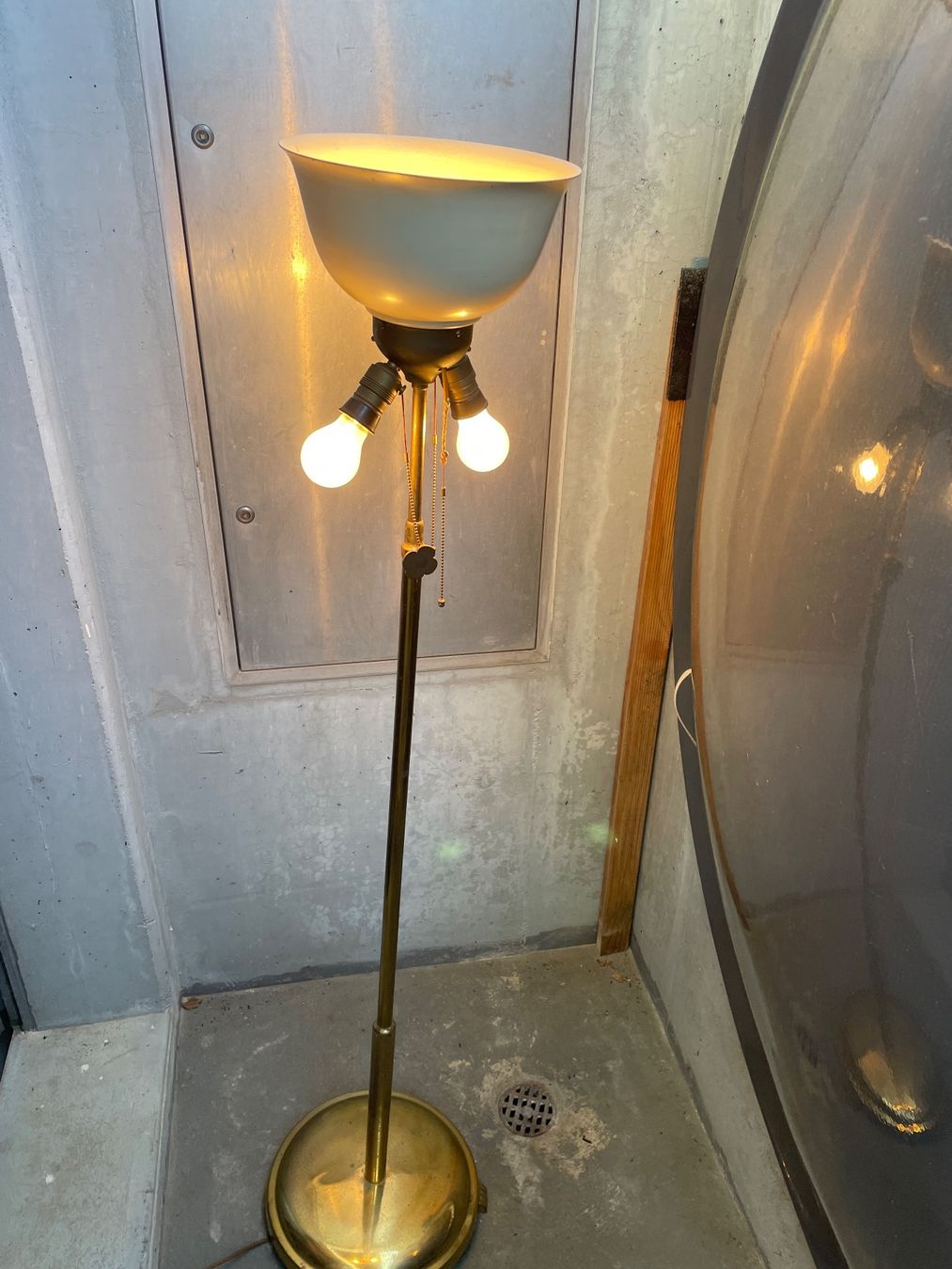 Lampade: Stehlampe – Usato da Walliswil b.Wangen venduto da Stockente33