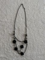 Halskette schwarz mit Blumen und Anhänger Modeschmuck 