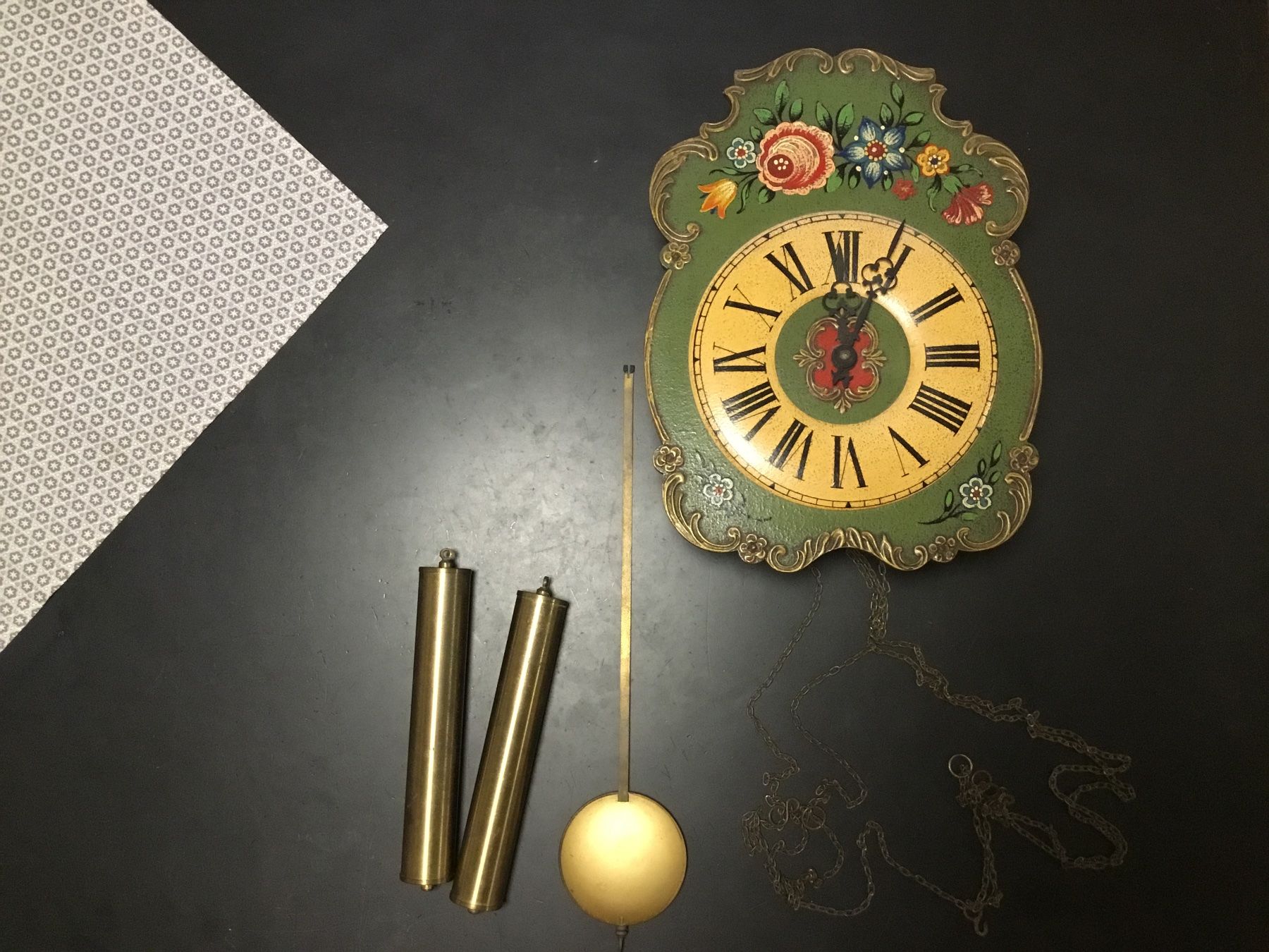 Uhren: Dekorative antike Wanduhr mit Blumenmuste – Gebraucht aus Küsnacht ZH von CatiaA 2