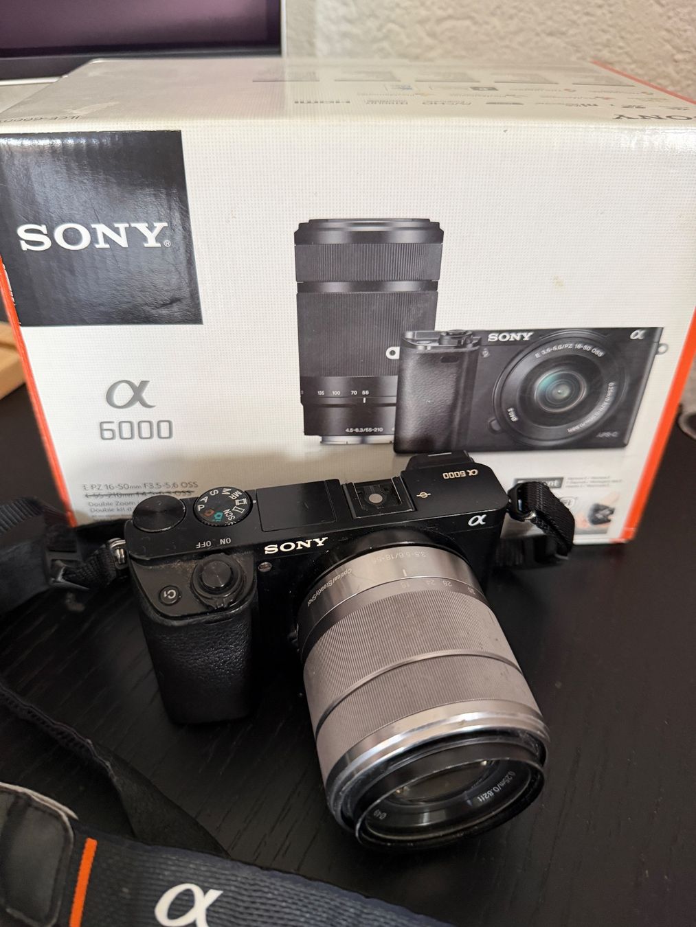 Sony Fotocamera: Sony Alpha 6000 mit Objektiv und UV Filter Originalverpackun – Usato da Horw venduto da trialu