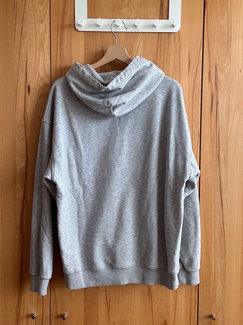 Pullover & Sweatshirts: Grauer Kapuzenpullover Hoodie oversized gemütlich – Gebraucht aus Schlieren von car_2bwb 1