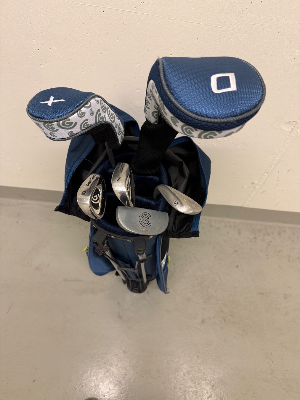 Mazze & Set: Golf Set - Cleveland Golf Junior Medium - Jahren 7-9 – Usato da Baden venduto da polveres 7