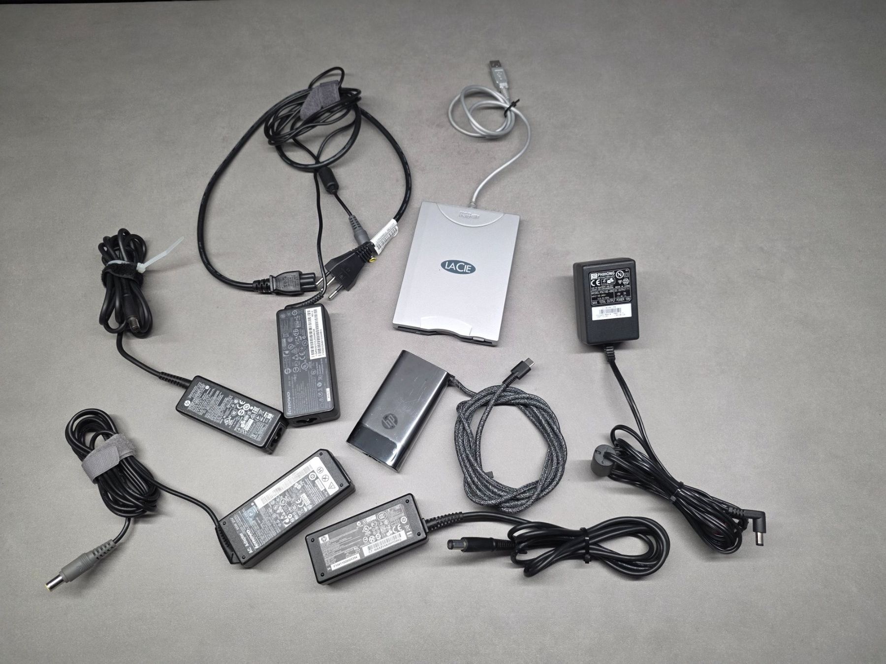 Câbles: Grosses PC Kabel- & Netzteil Konvolut – D'occasion à Lausen par -Vendetta- 2