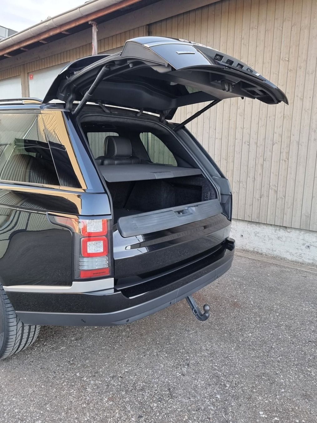 Land Rover Automobili: Range Rover SDV8 Autobiography all Black – Usato da Zug venduto da Qayqay0 4