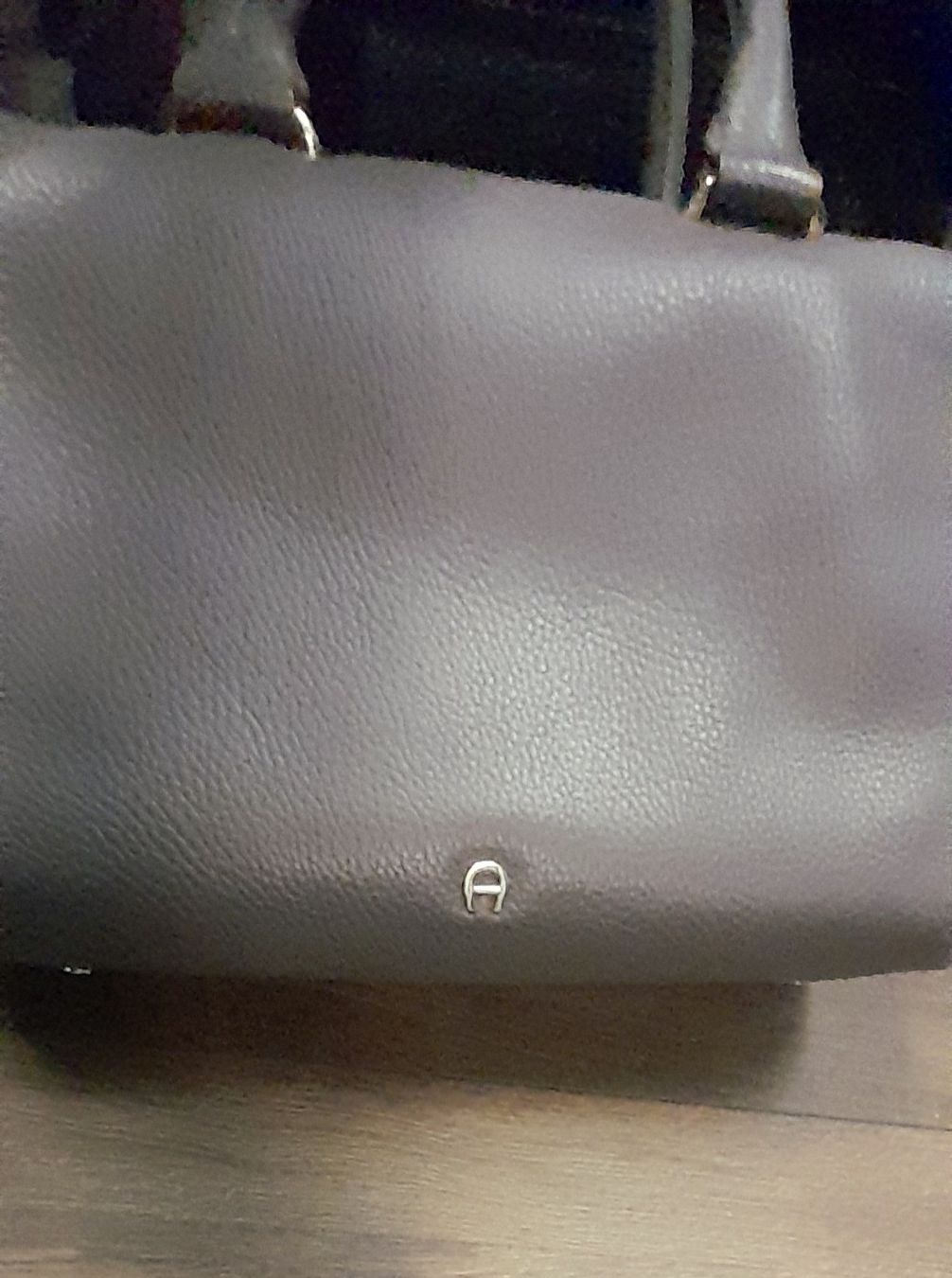 Aigner Borse da donna: AIGNER HANDTASCHE GRAU LEDER NEUW – Nuovo (secondo la descrizione) da Büron venduto da Coerner 1