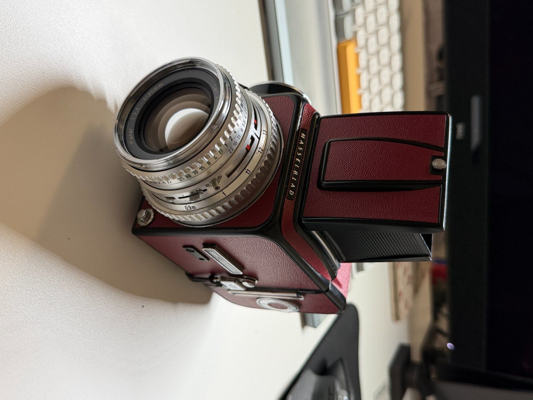 Hasselblad Fotocamera: Hasselblad 500C mit C80 Black mit gewechseltem Leatherette – Usato da Zürich venduto da ric_wz68