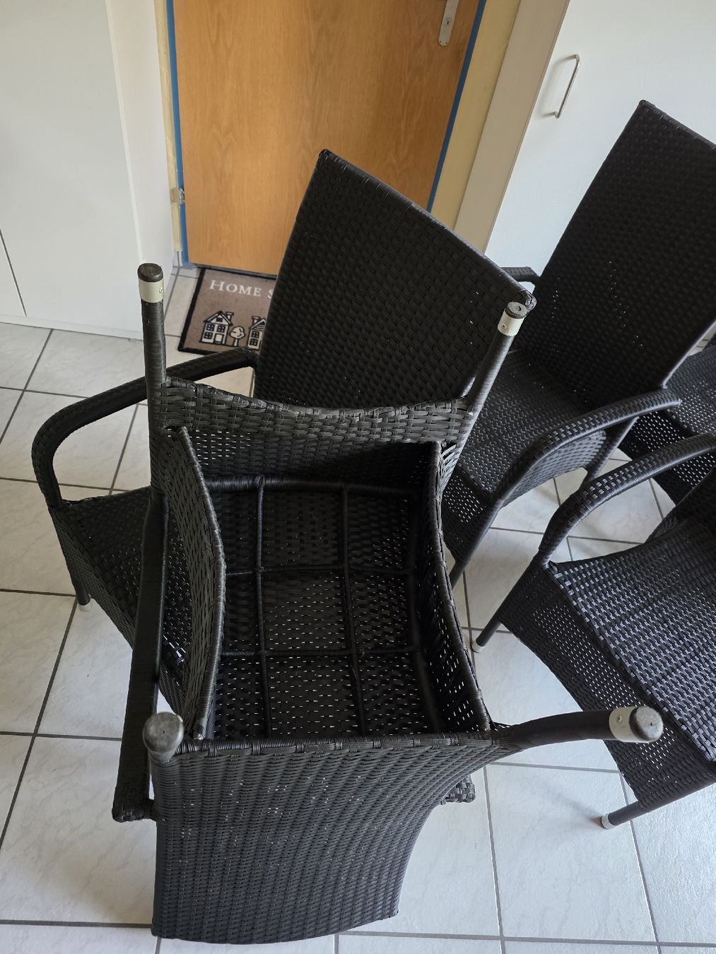 Chaises: 6 Stühle Polyrattan schwarz Stapelbar – D'occasion à Alberswil par mario889 6