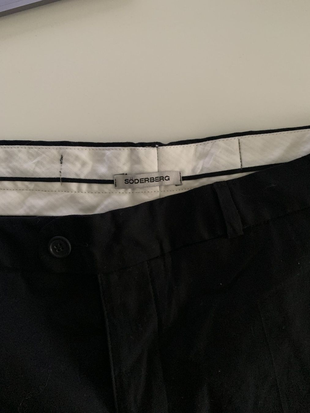 Pantaloni: SÖDERBERG - Hose schwarz 50 – Usato da Zürich venduto da Diazaio 2