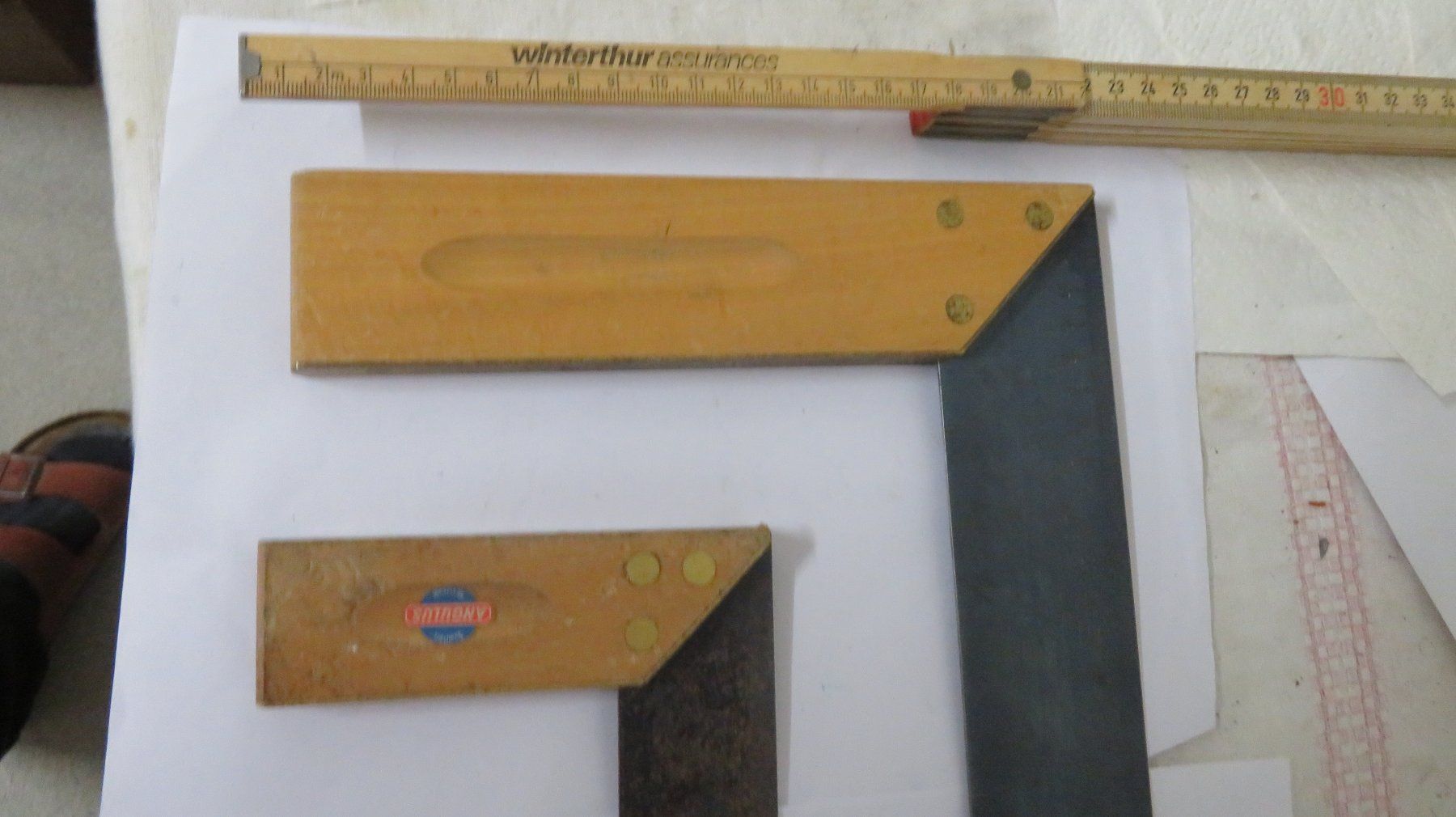 Tutti gli attrezzi: Winkel 2 Stück alt Angulus, Holz/Metall – Usato da Wetzikon ZH venduto da morda1954 1