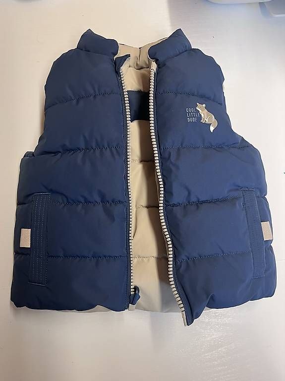 Autres vêtements garçon: Kinderweste wendbar Grösse 86 – D'occasion à Filisur par Folle74 2
