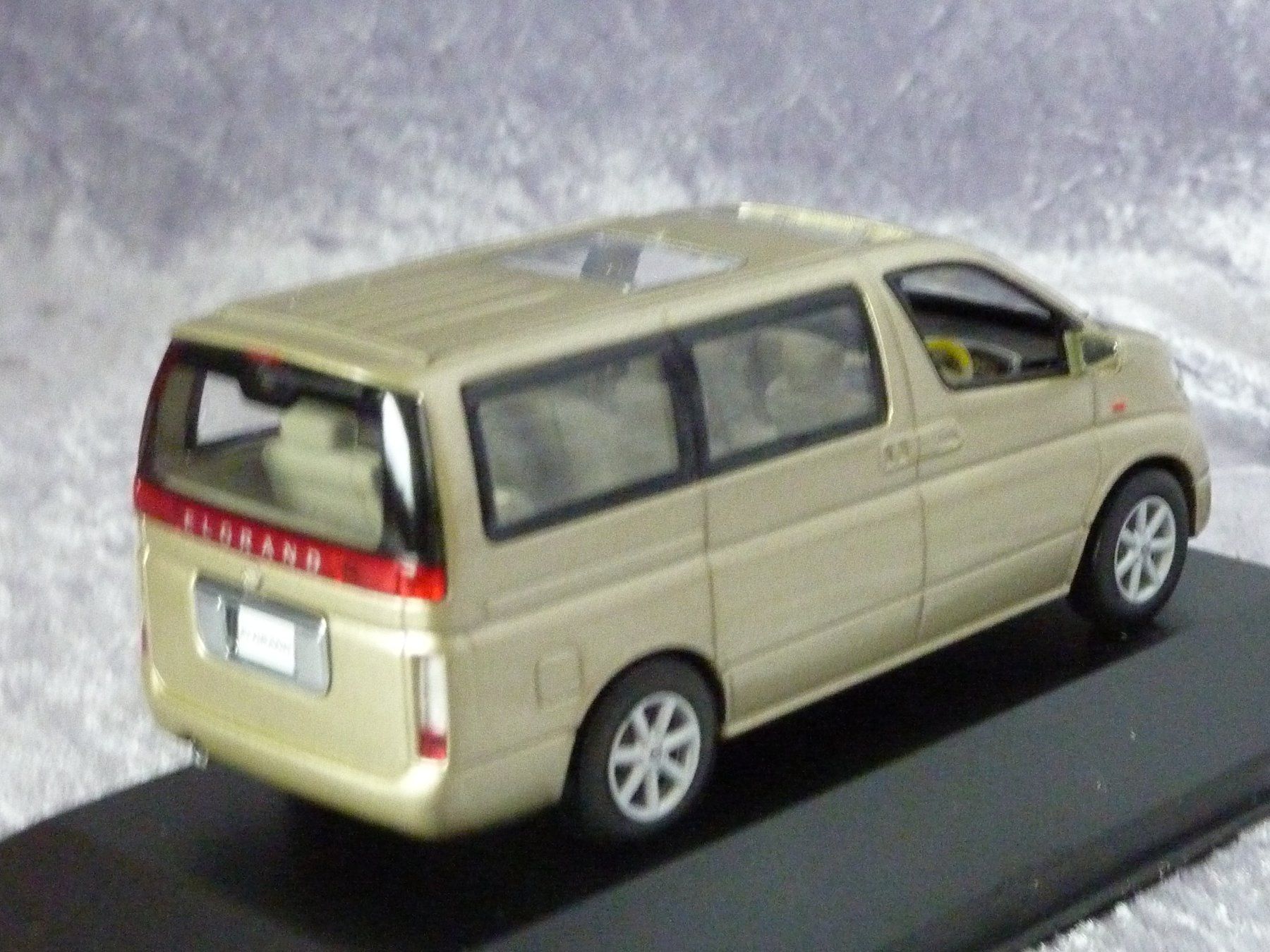 Nissan Modellini d'auto: Nissan EL Grand 2002  1:43 – Nuovo e nell'imballaggio originale da Dürrenäsch venduto da modellautos4you 3
