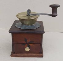 Uralte Nussbaum Kaffeemühle mit Sternen um 1880