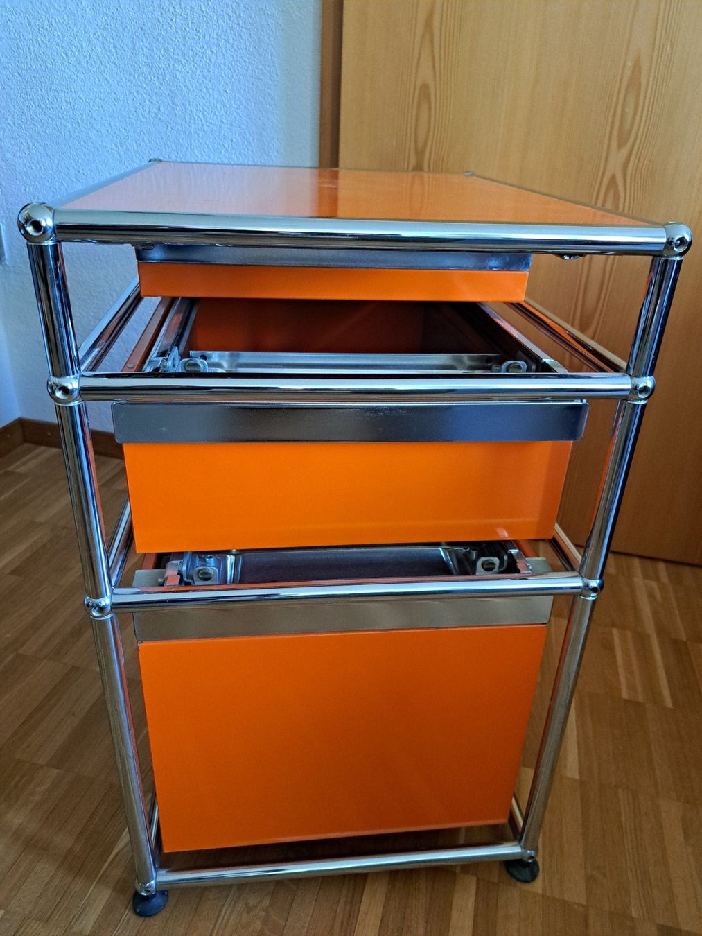 USM Banconi: USM Haller Rollcontainer orange – Usato da Zwingen venduto da Tigertimmi 5