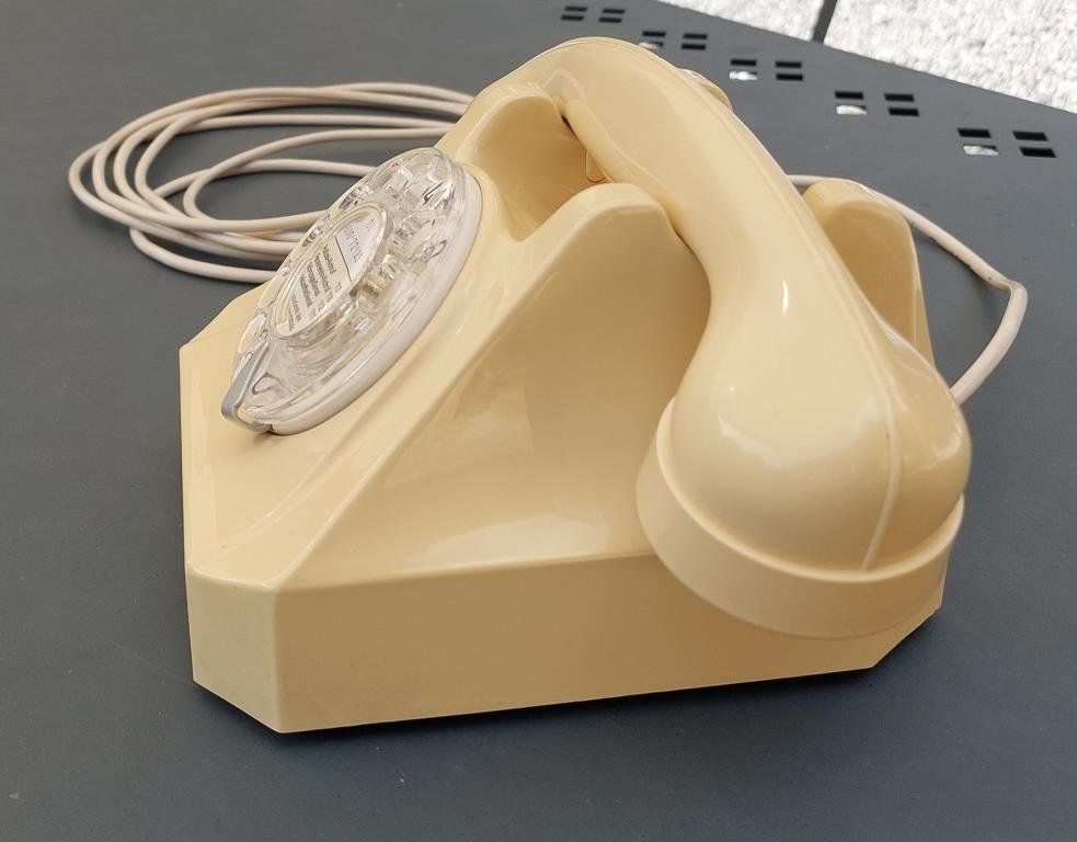 Telefoni: Altes Wählscheiben-Telefon – Usato da Ermenswil venduto da Brun12 3