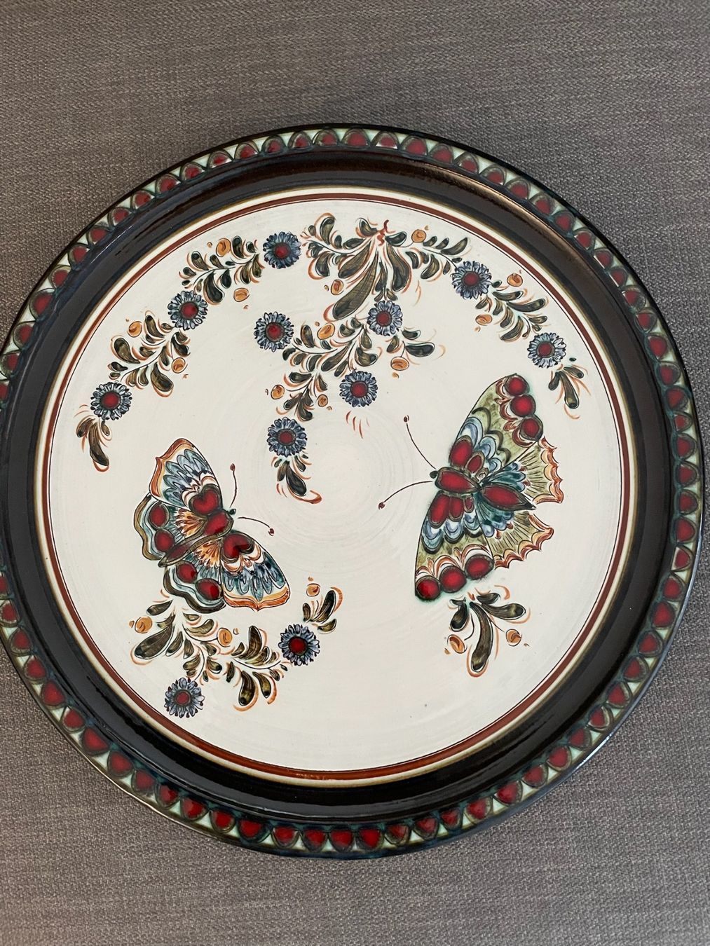 Teller: Wunderschöner handbemalter Teller (Schmetterlinge) – Gebraucht aus Brütten von Zelgli1 1
