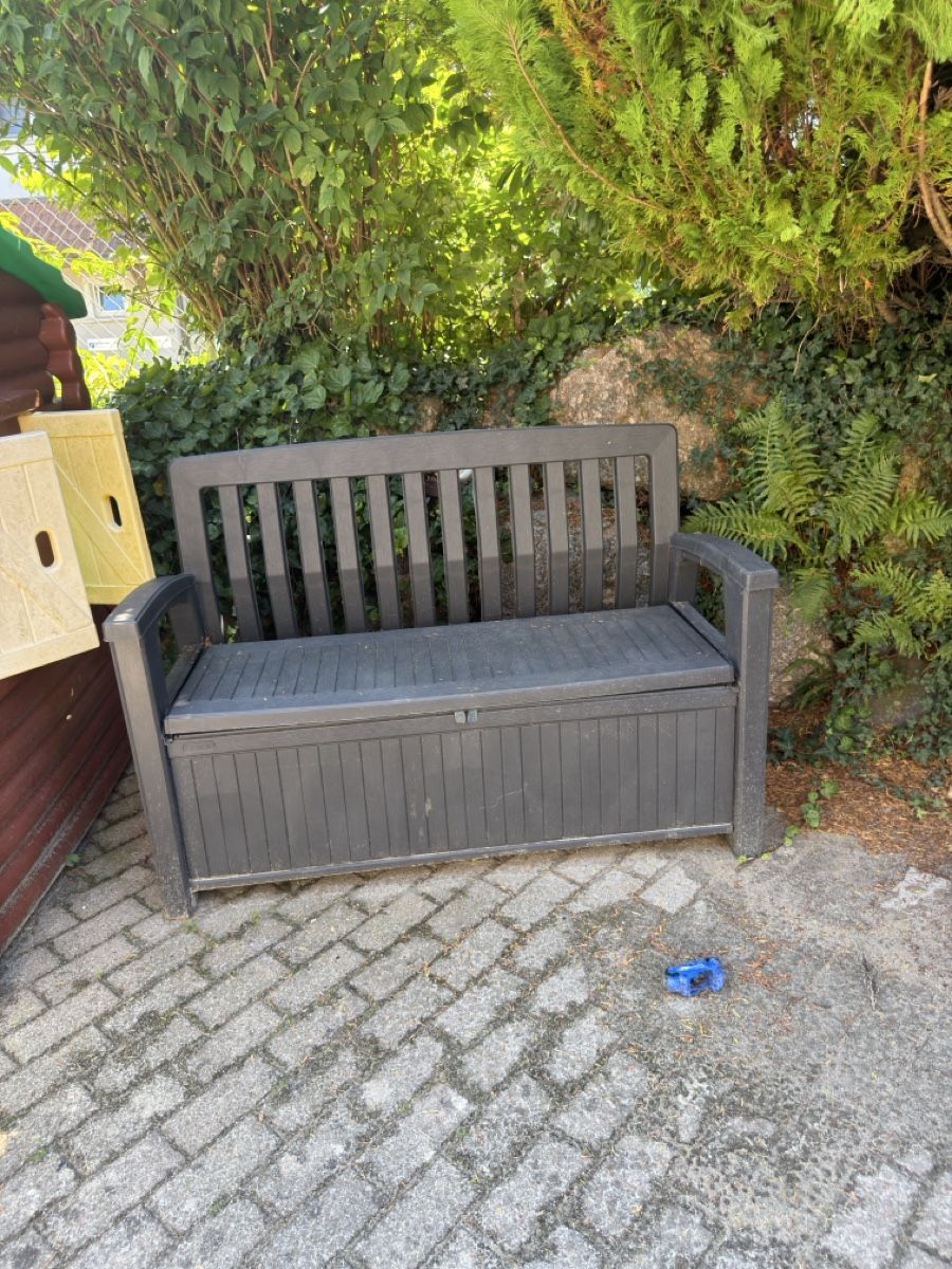 Keter Box contenitori: Garten sitzbank mit stauraum – Usato da Birmensdorf ZH venduto da natascha.6k