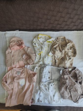 Baby Kleiderpaket Gr. 50–56 Newborn | 8 Strampler & Schlafan