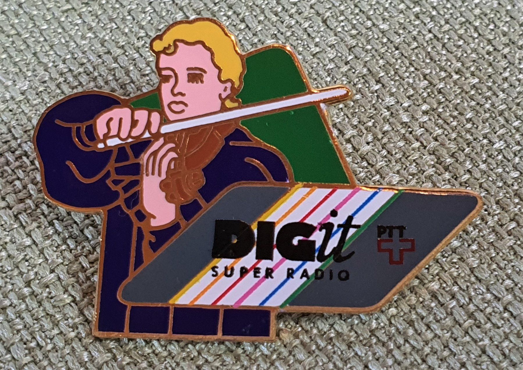 Placchette & Badge: A488 - Pin PTT DIGit Super Radio – Usato da Reinach BL venduto da Boston-Verkauf