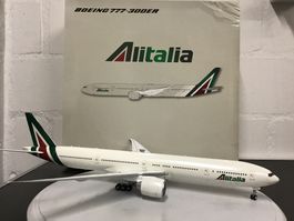 Alitalia Flugzeug Modell Boeing 777-300ER 1:200