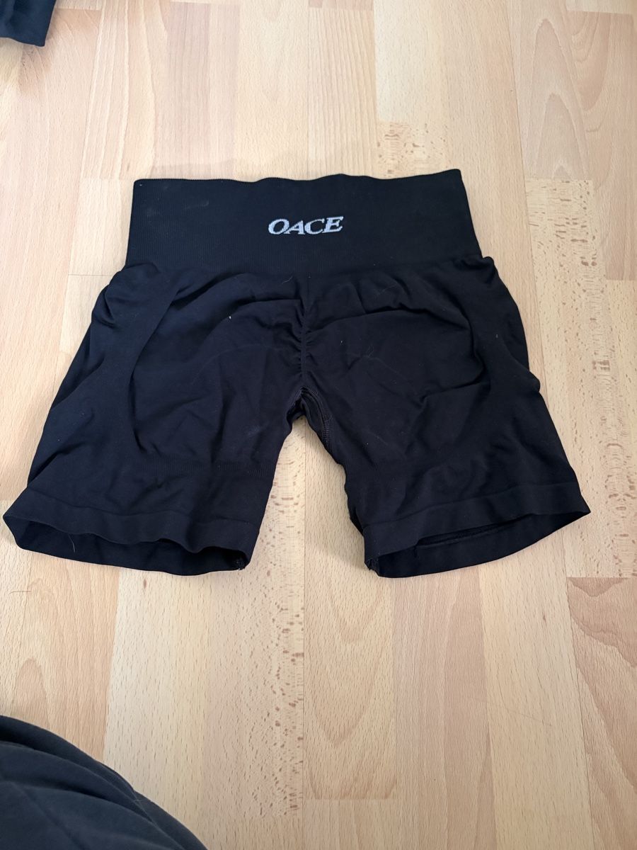 Oace Leggings: Oace Shorts mut scrunch – D'occasion à Pfäffikon ZH par she_qkn2