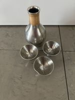 Sake Kanne und 3 Becher Metall Asia Motiv guter Zustand
