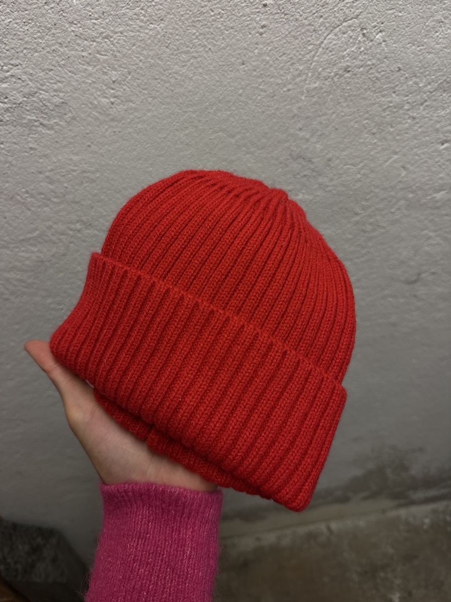 Brandy Melville Copricapi, berretti & cappellini: Brandy Melville Beanie rot – Nuovo (secondo la descrizione) da Zürich venduto da sum_s552