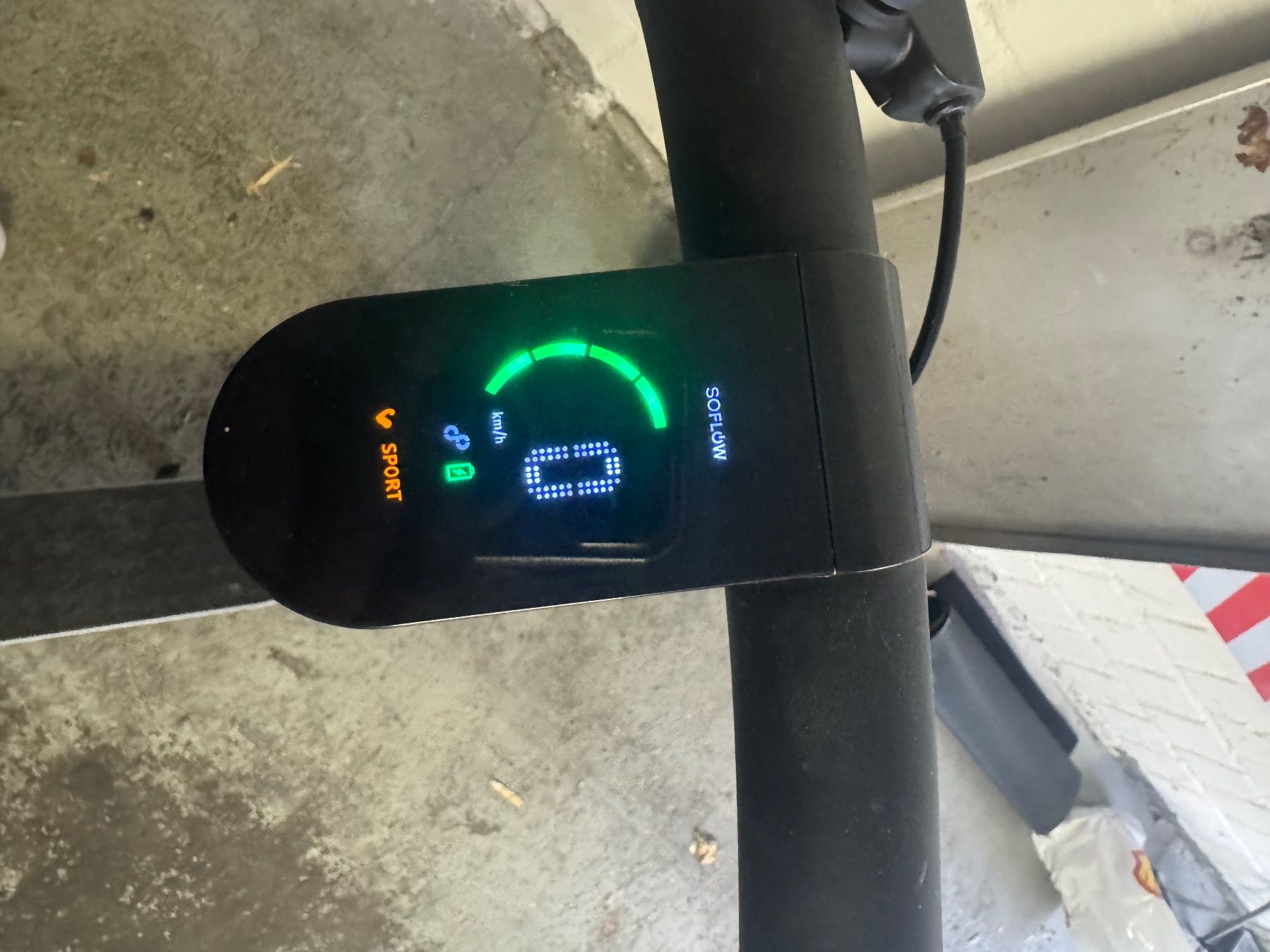 Scooter: E-Scooter, E-Trottinett, Marke SoFlow – Usato da Zürich venduto da Reto500 4