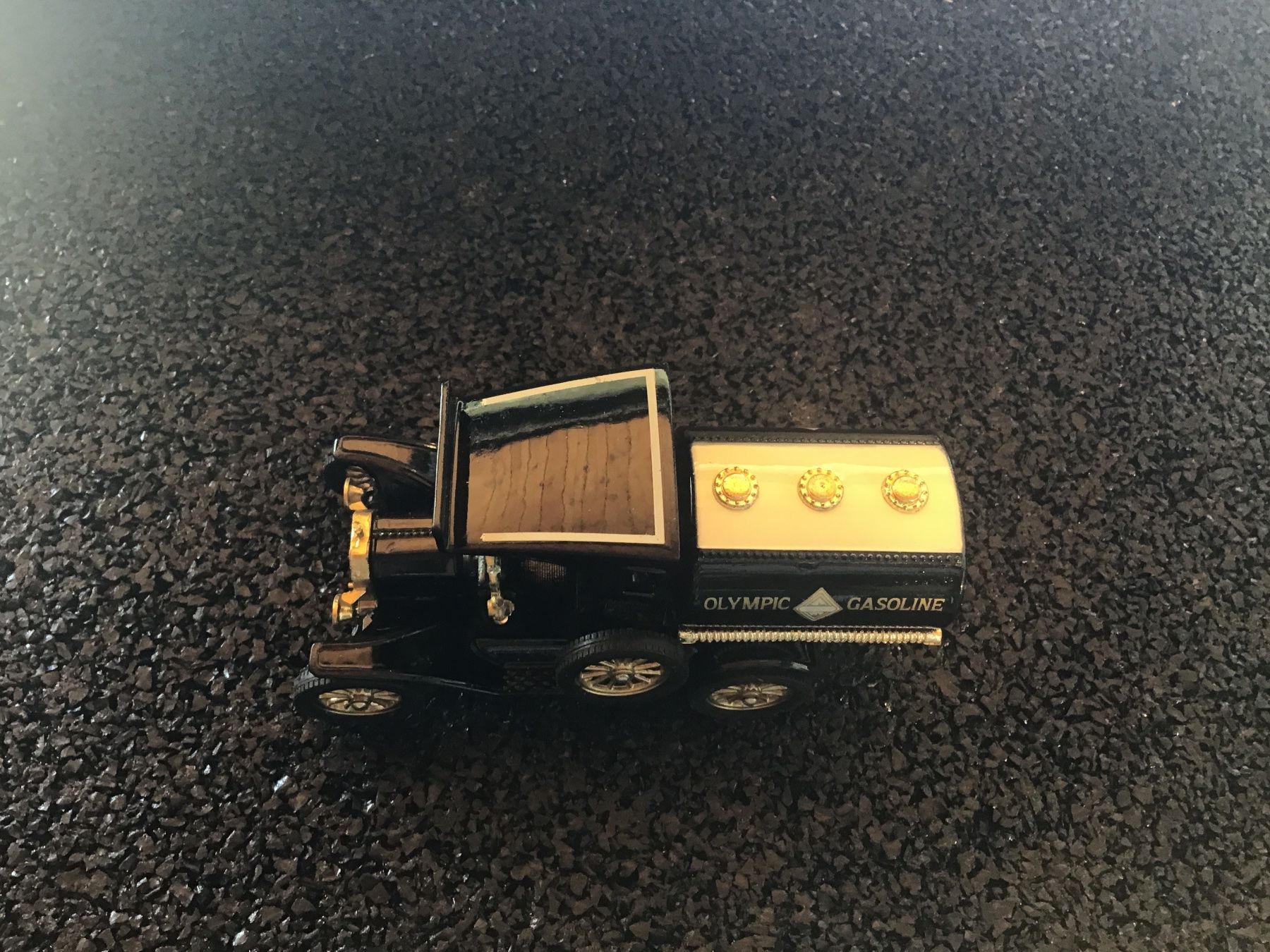 Corgi Toys Modellini d'auto: CORGI CLASICS FORD  MODEL T  TANKER – Usato da Männedorf venduto da Spezial-Modelle 4